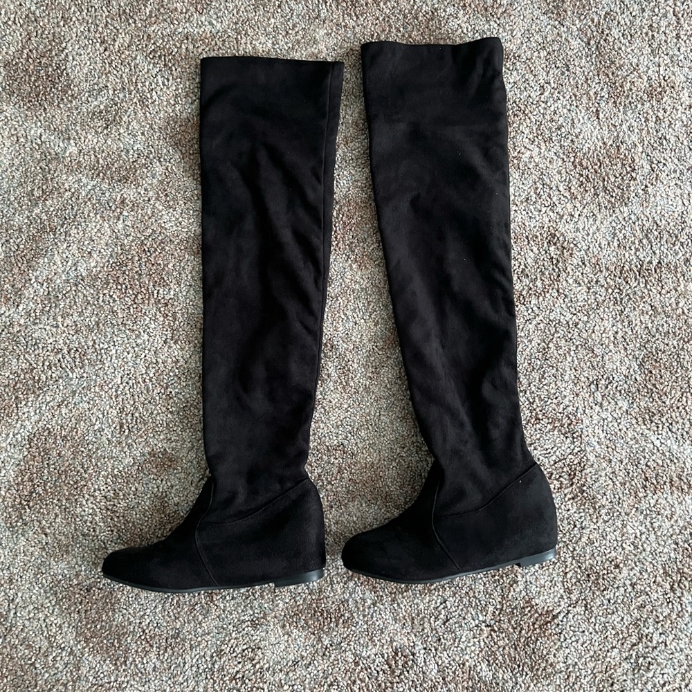 Boots - Picture 2 of 6